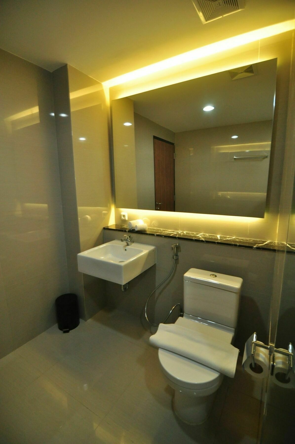 Demelia Hotel